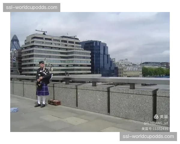 英超传奇球星走进伦敦校园，五月公益行传授青少年防守站位技巧